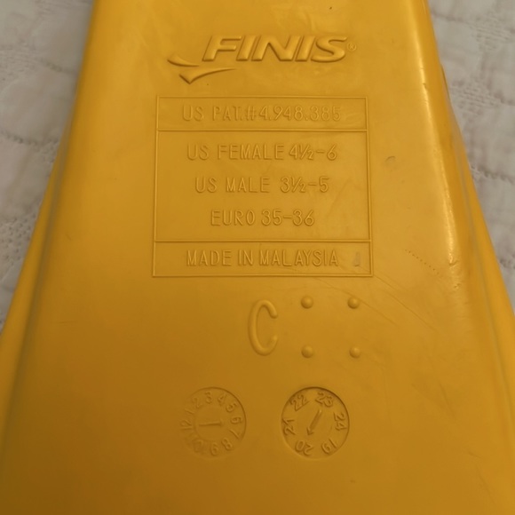 5/$25 Finis Gold Zoomers Training Fins (Size C) - Picture 5 of 7